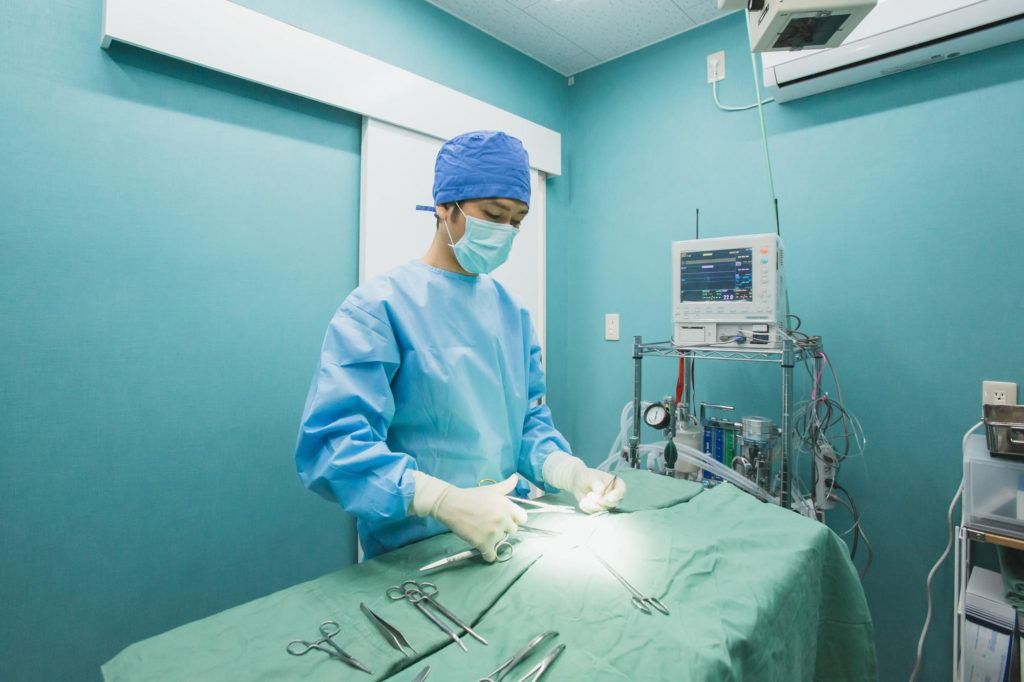 桜の街どうぶつ病院の手術室